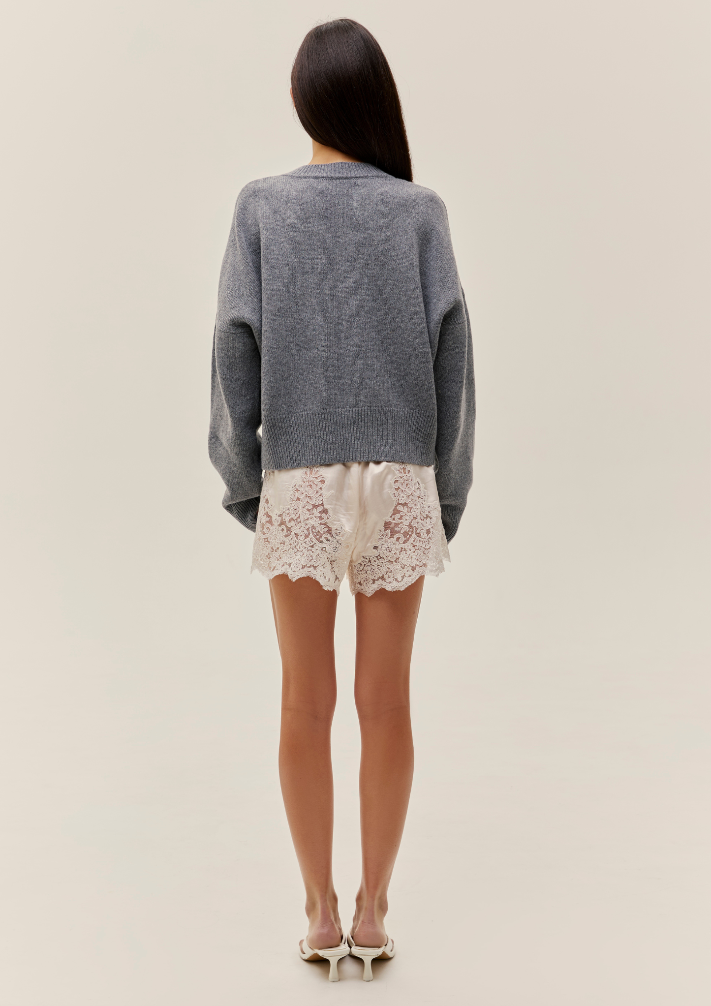 Светр з вовни ягня в сірому кольорі