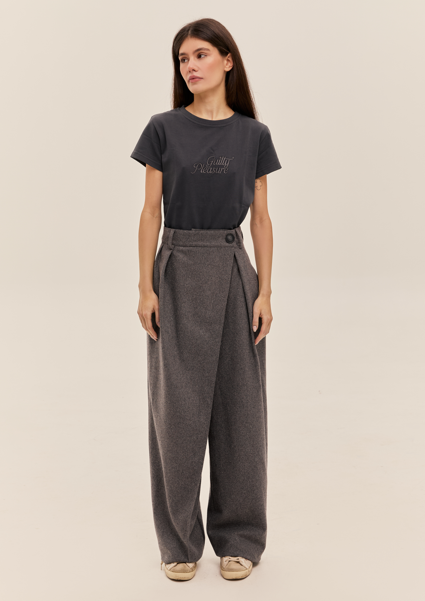 Вовняні брюки зі складками