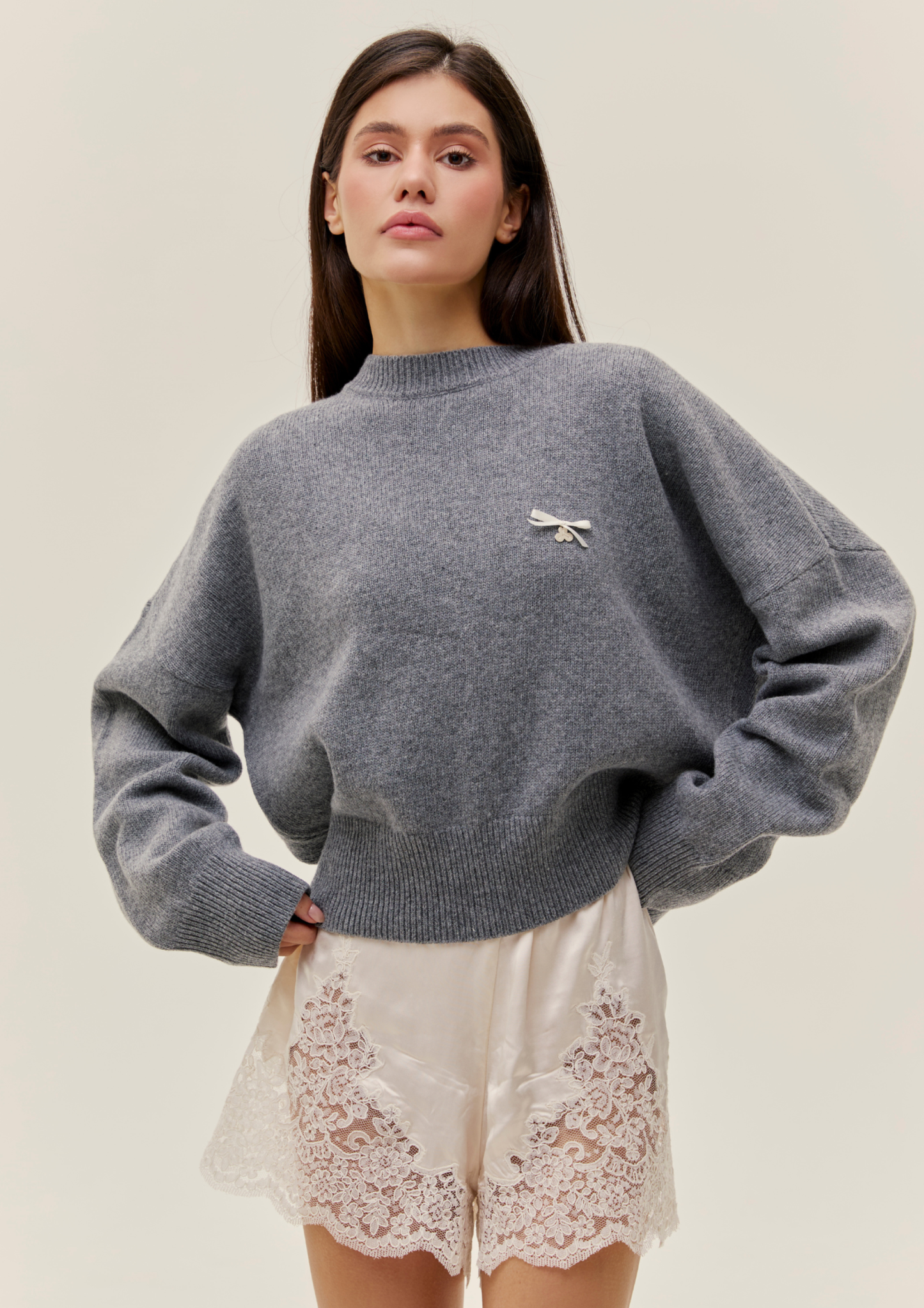 Светр з вовни ягня в сірому кольорі