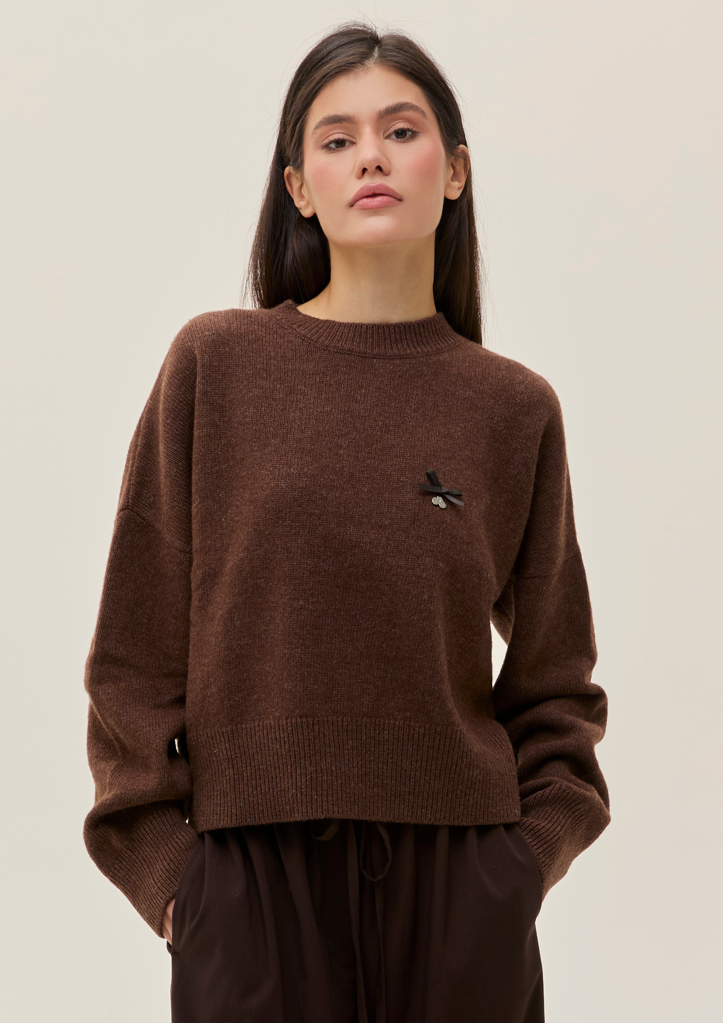 Светр з вовни ягня в коричневому кольорі