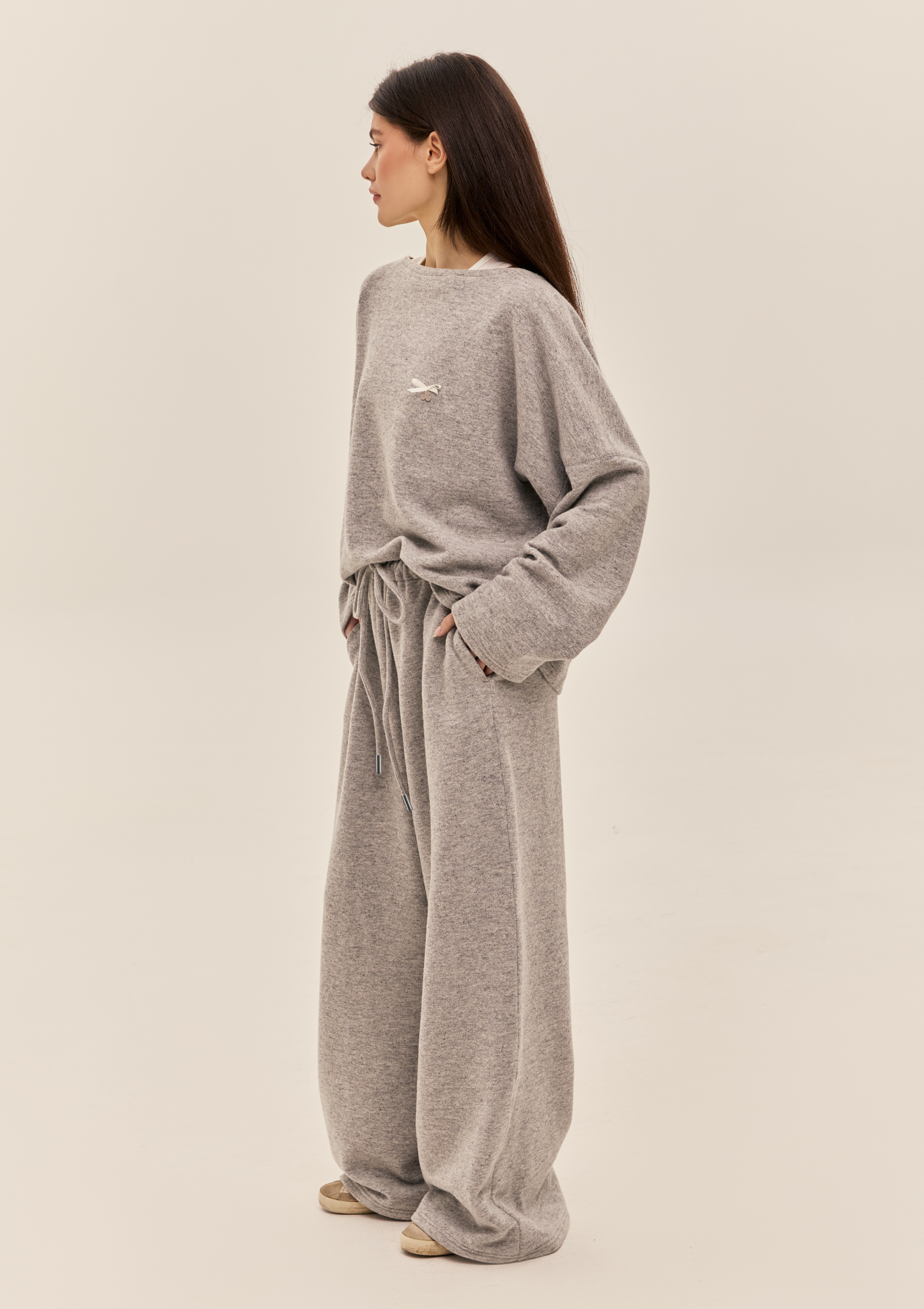 Брюки з кашеміру в сірому кольорі